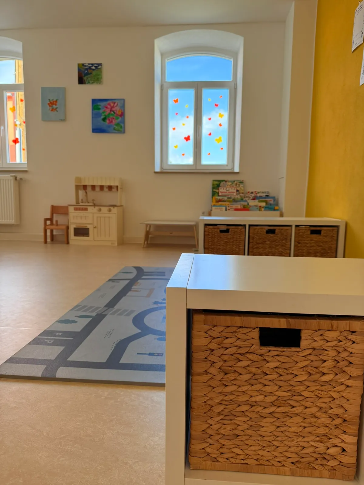 Spielraum mit kindgerechter Einrichtung